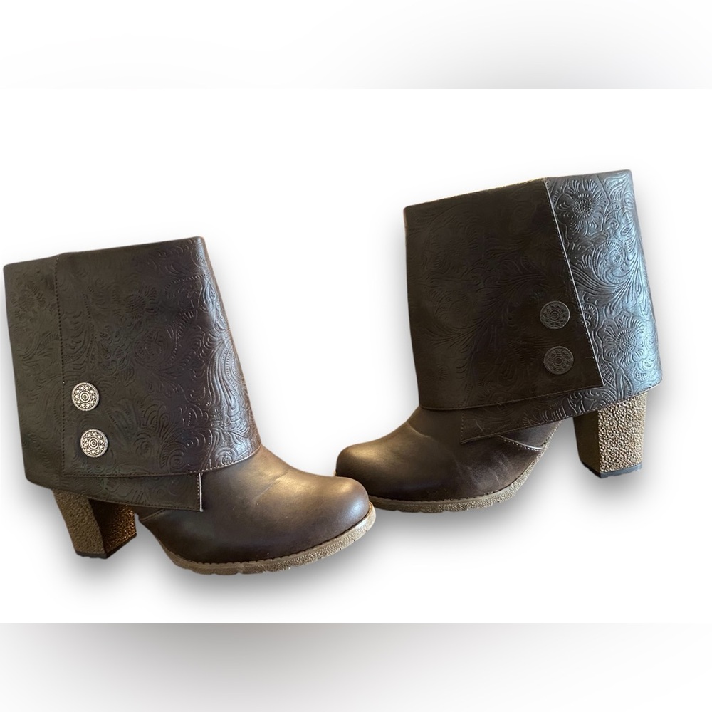 Muk Luks Women’s Heeled Chris Boots embossed slouchy Dark Brown 8 bohemian